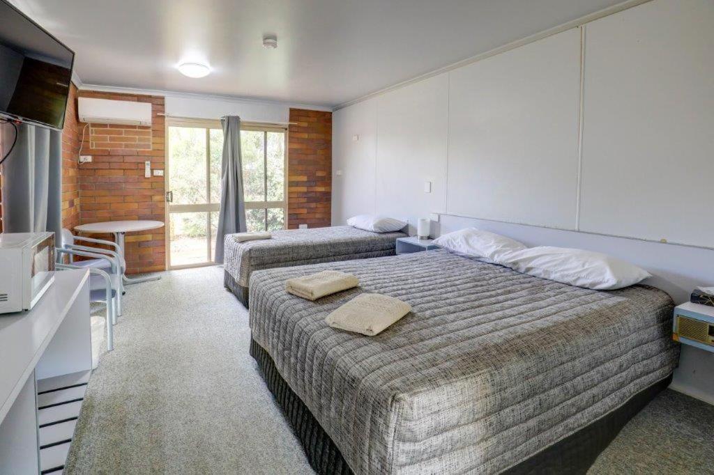 Tambo Mill Motel & Caravan Park מראה חיצוני תמונה